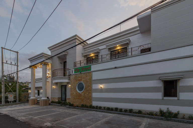 Exterior & Views 2, RedDoorz Plus near Pantai Malalayang Manado, Manado