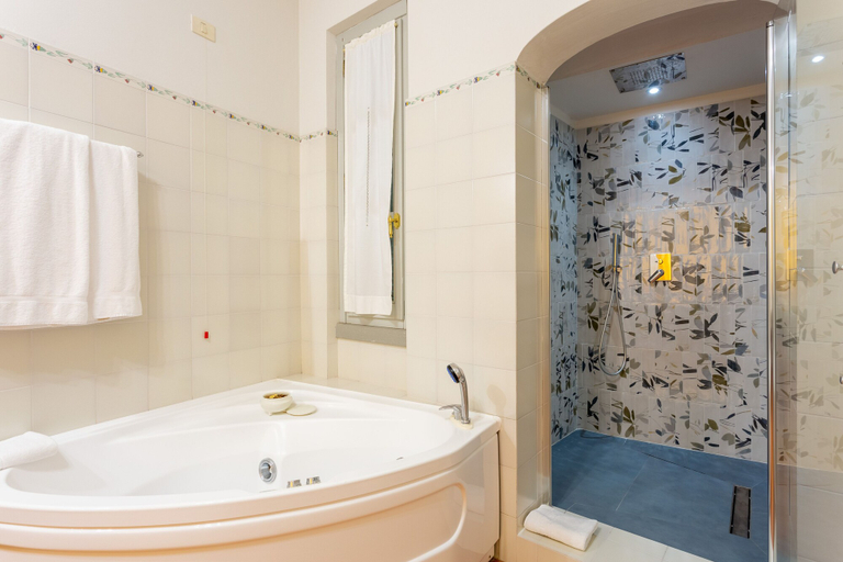 Bathroom 5, Hotel Villa Marsili, Arezzo