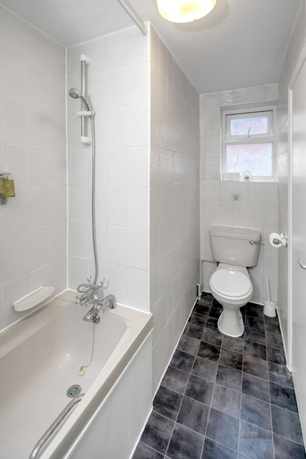 Bathroom 4, Elstree Inn, Hertfordshire