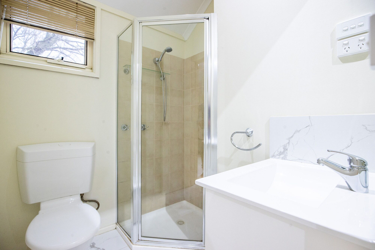 Bathroom 3, NRMA Bright Holiday Park, Alpine - East