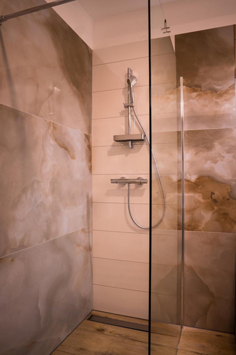 Bathroom 4, Brassel Aparthotel, Środa Śląska