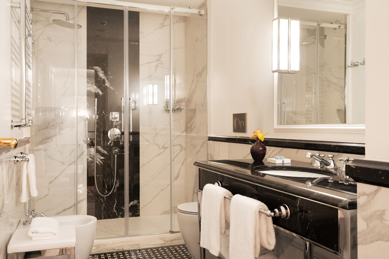 Bathroom 12