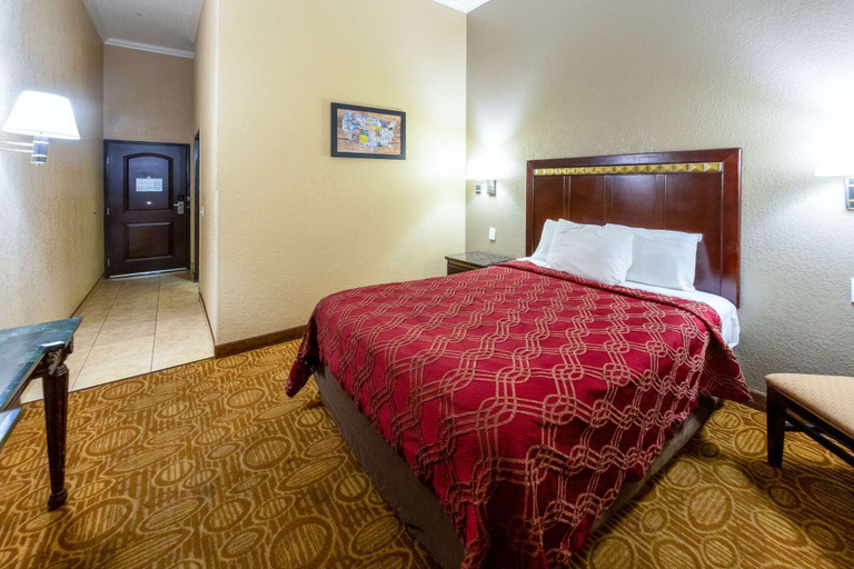 Bedroom 3, Econo Lodge Inn & Suites Fallbrook Downtown, San Diego