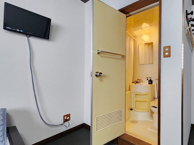 Bathroom 4, Pension Kobekko, Otari