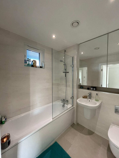 Bathroom 3, Bright 1BD Flat W/balcony - Heart of Brixton!, London