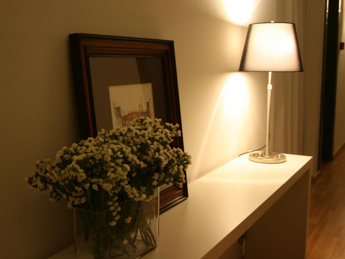 Others 3, Hostal El Ninot, Barcelona