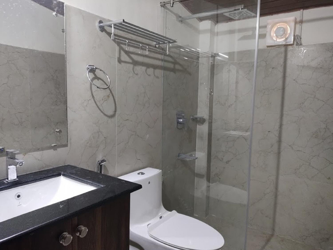 Bathroom 3, Alfred Place, Ernakulam