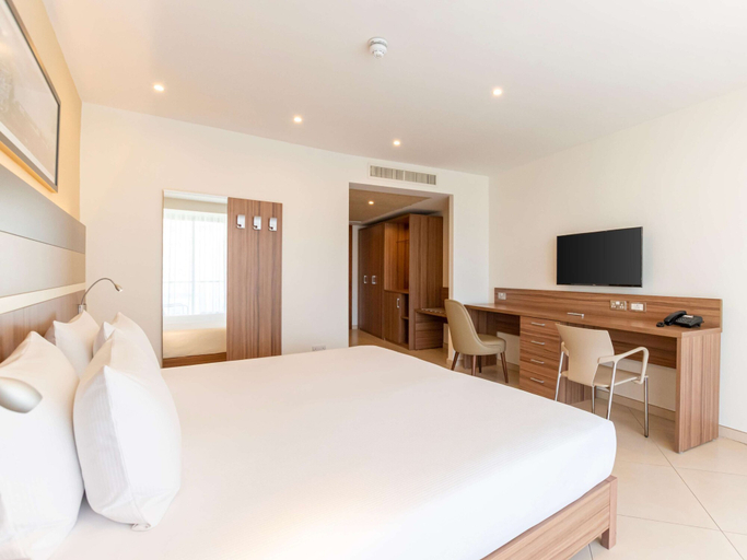 Bedroom 3, DoubleTree by Hilton Malta, Saint Paul's Bay