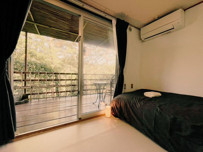 Others 3, Starlight Hostel Endeavour, Nago