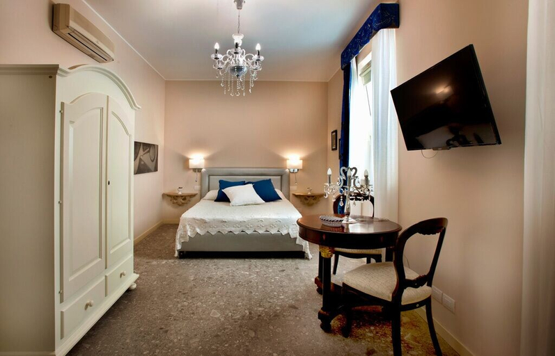 Bedroom 3, Porta Di Mezzo Luxury suites and rooms, Messina