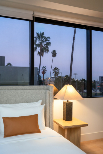 Others 4, Kasa Sunset Los Angeles, Los Angeles