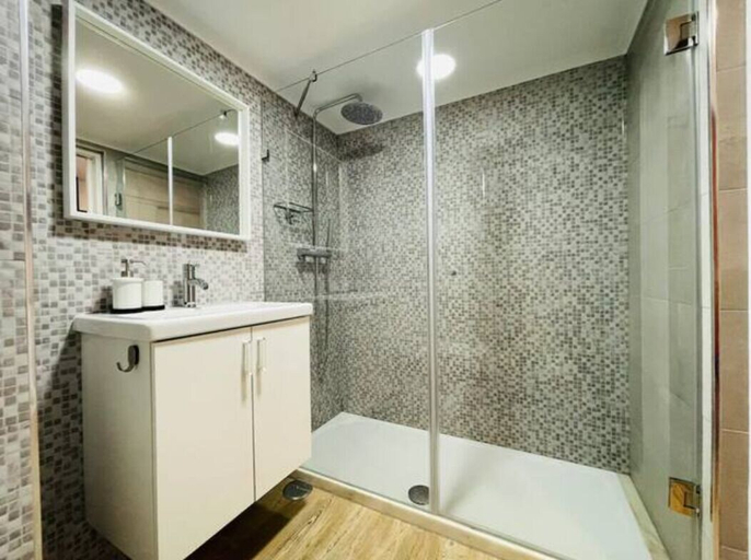 Bathroom, Sesimbra Beach House II, Sesimbra
