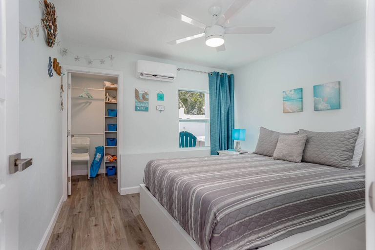 Bedroom 3, Modern Grove Beautiful 3 Bedroom Home, Sarasota