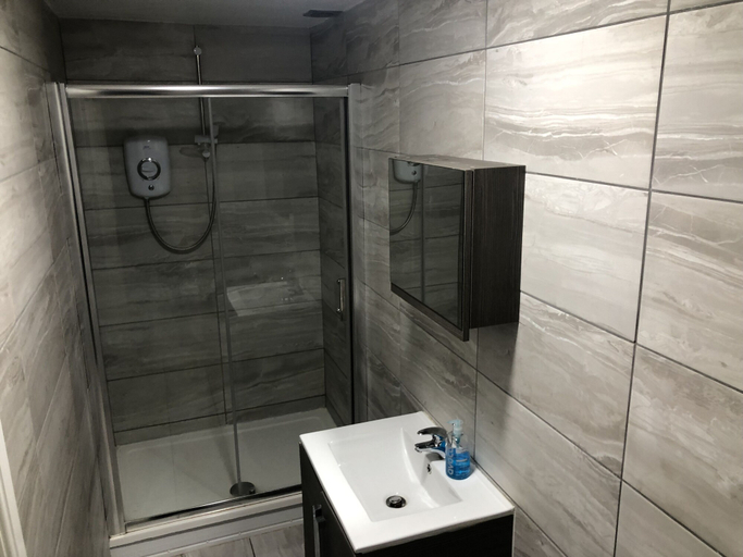 Bathroom 4, Stifford clays farm hotel, Thurrock