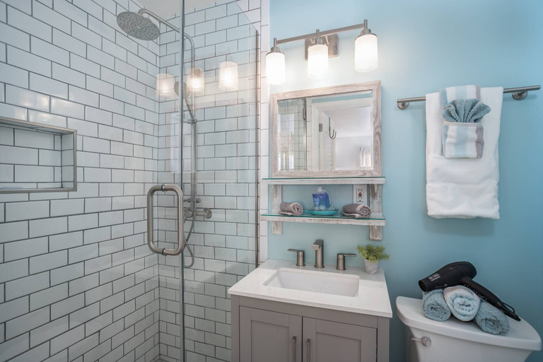 Bathroom, Pelican Gardens Studio 3 on Lido Key, Sarasota