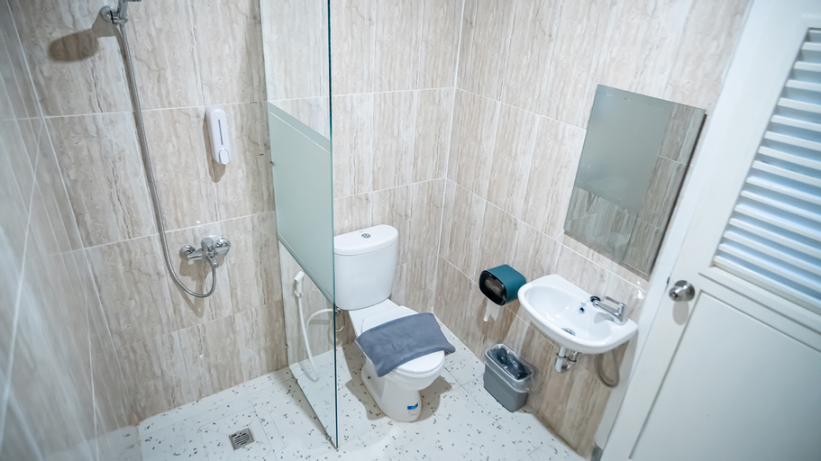 Bathroom 18