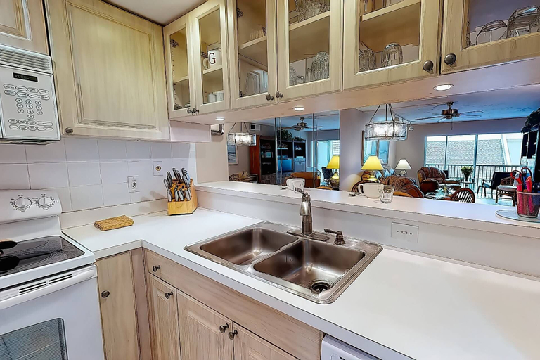 Others 3, Bay Oaks, 4th Floor Corner - Elevator, Sarasota