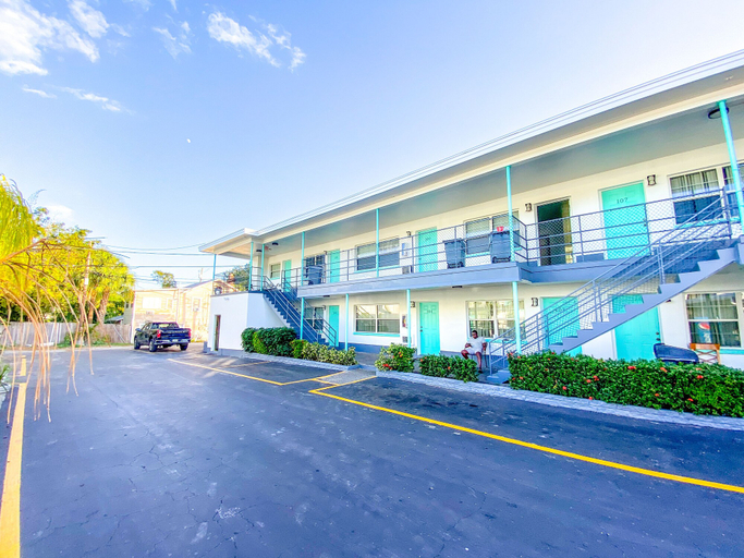 Exterior & Views 2, Uptown Suites, Pinellas