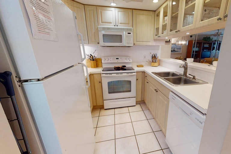Others 5, Bay Oaks, 4th Floor Corner - Elevator, Sarasota