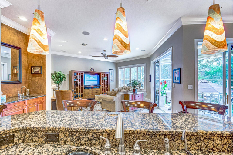 Food & Drinks, Palm Island Canal Home - 4 BR, Sarasota