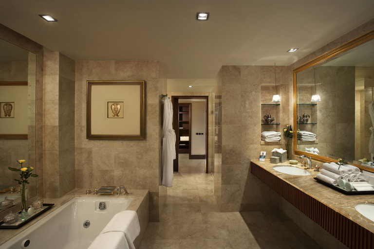 Bathroom 5, The Leela Mumbai, Mumbai Suburban