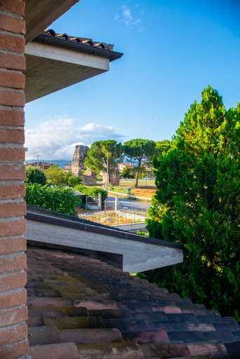 Others 3, La Villa dei Tartufi, L'Aquila