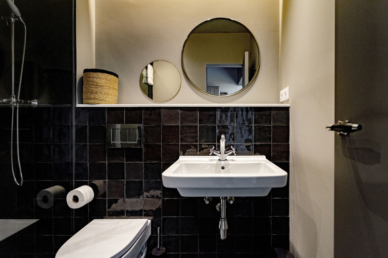 Bathroom 4, Porxos Garden, Barcelona