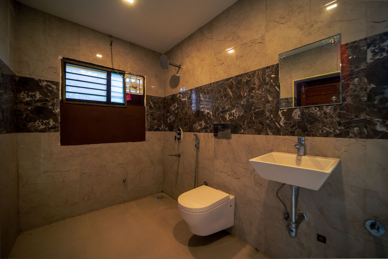 Bathroom 3, La Courtyard, Viluppuram