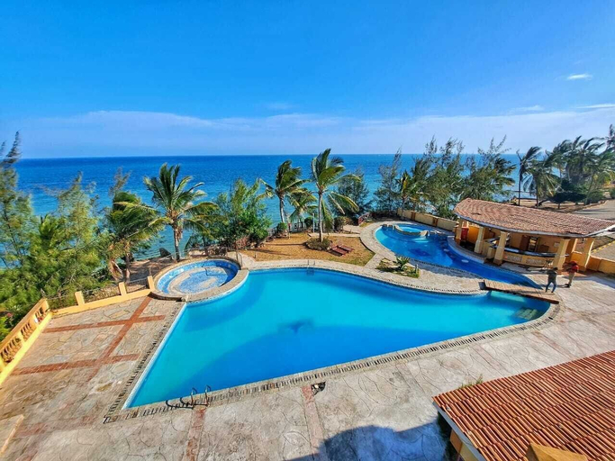 Sport & Beauty 3, Cool Breeze Beachfront Apartments, Kisauni