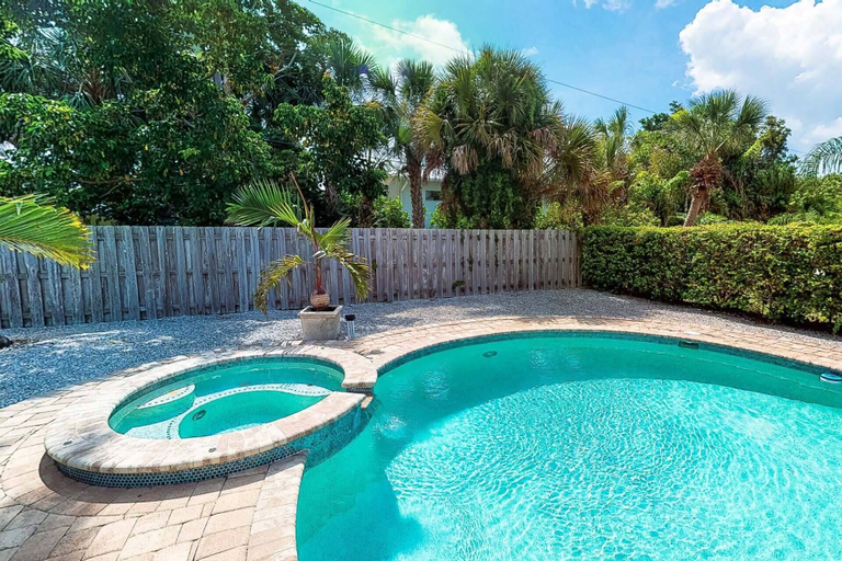 Sport & Beauty 5, Driftwood Beach Oasis, Sarasota