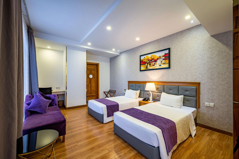 Bedroom 3, Acnos Grand Hotel, District 3