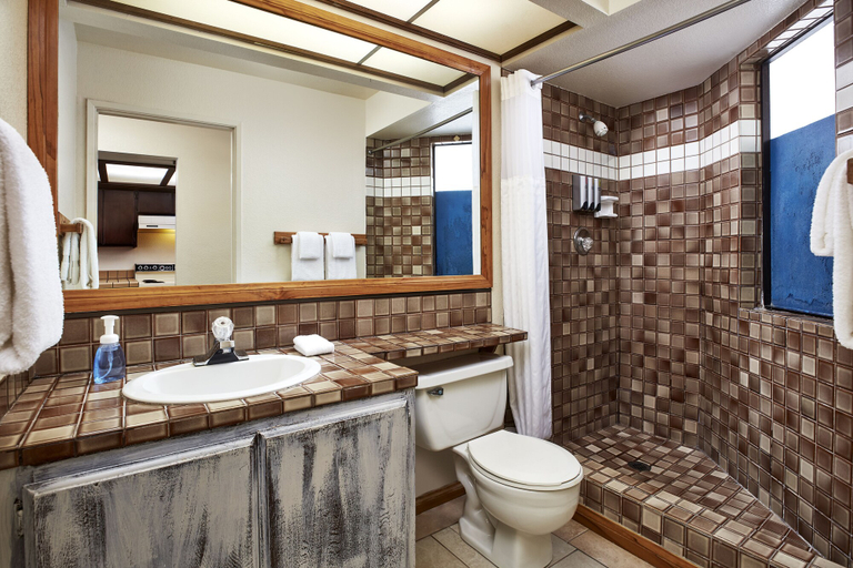 Bathroom 3, Seaport Village Inn Avalon, Los Angeles