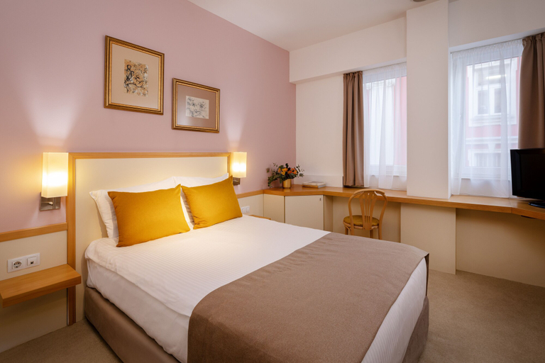 Bedroom 3, Arte Hotel, Stolichna