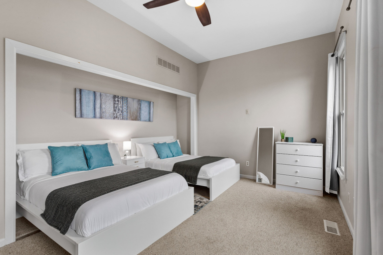Bedroom 2, Welcoming Lafayette Square Home - JZ Vacation Rentals, Saint Louis