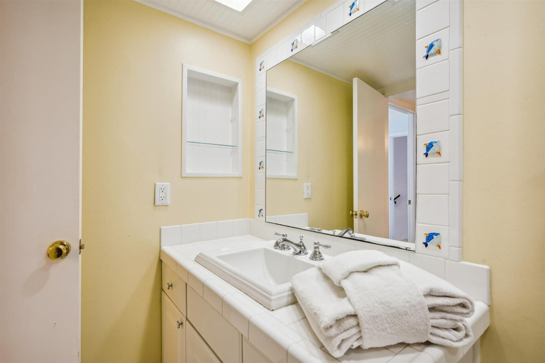 Bathroom 3, The Shores by Book That Condo, Bay