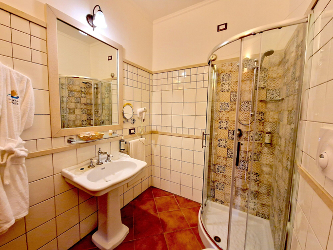 Bathroom 5, La Corte Del Sole, Syracuse