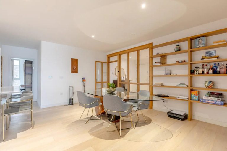 Others 3, Charm & Convenience 3 Bed Near Excel London, London