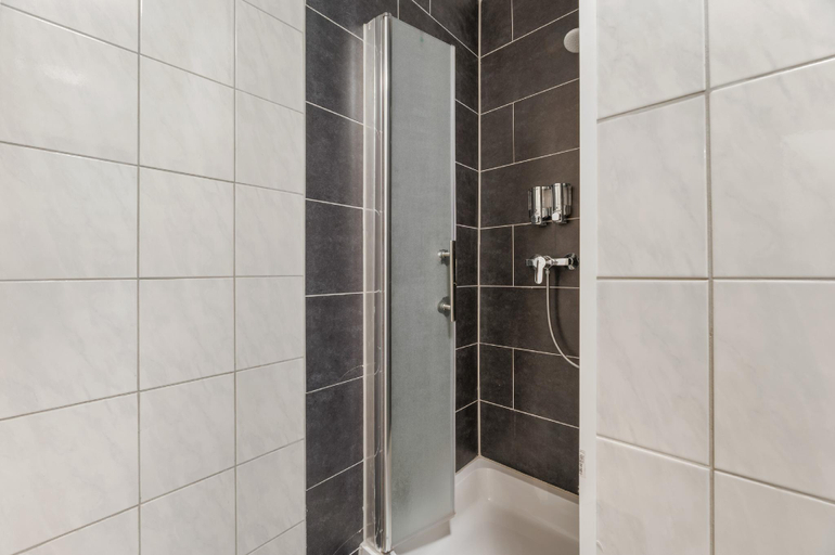 Bathroom 5, Business Hotel Lemon Suites, Esslingen