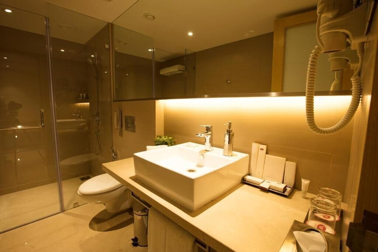 Bathroom 5, Wow Crest, Indore – IHCL SeleQtions, Indore