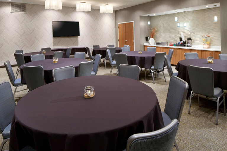 Food & Drinks 5, SpringHill Suites by Marriott Houston NASA/Webster, Houston