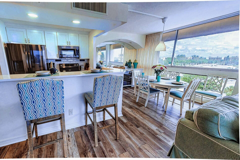 Food & Drinks 5, Palm Bay Club 7th-floor Oceanfront Condo on Private Beach, Sarasota