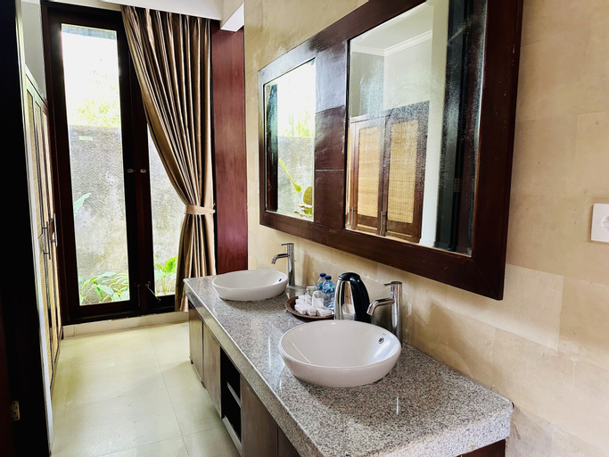 Bathroom 7