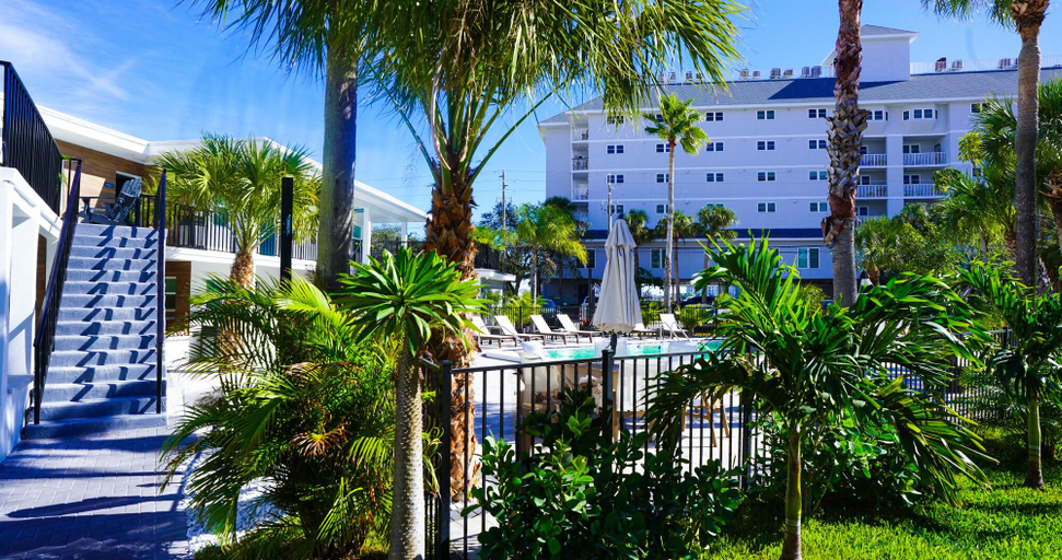 Exterior & Views 2, Ivory Sands Beach Suites, Pinellas