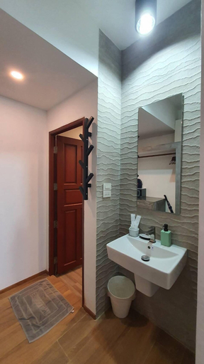 Bathroom 4, Twin Bay Resort, Ko Lanta