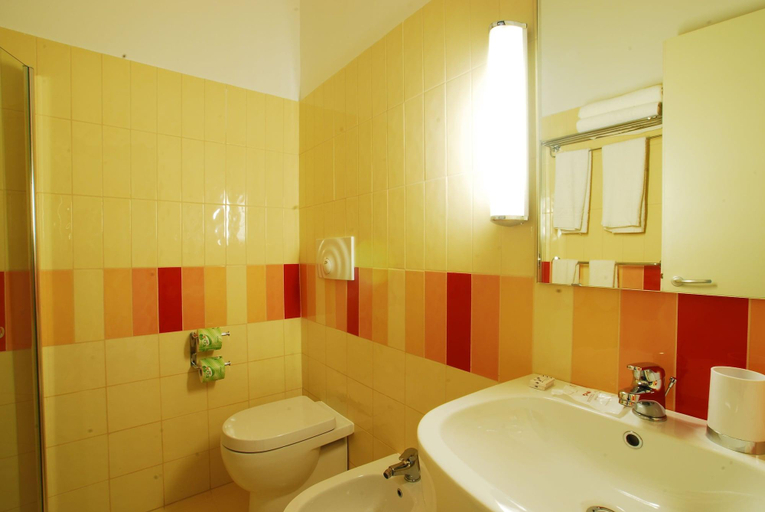 Bathroom 5, Cala Saracena Resort, Lecce
