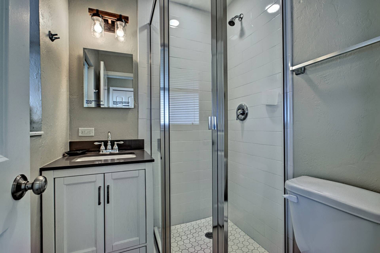 Bathroom 4, Jamaica Royale Townhome #3 - Steps To Pool & Beach, Sarasota