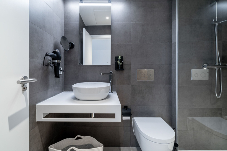 Bathroom 4, Limehome Sevilla Calle Granada, Sevilla