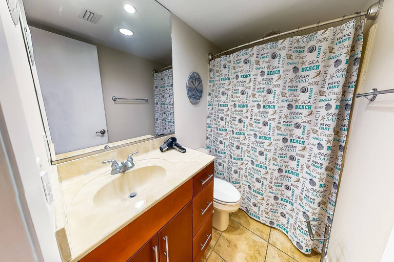 Bathroom 4, Bay Oaks, 3rd Floor, Sarasota