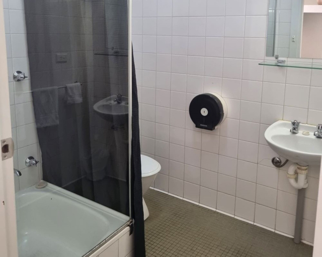 Bathroom 3, Blue Gums Hotel, Adelaide