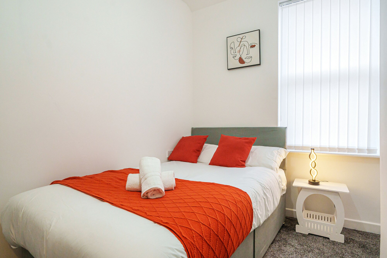 Bedroom 2, Next to Liverpool station stadium city, Sefton
